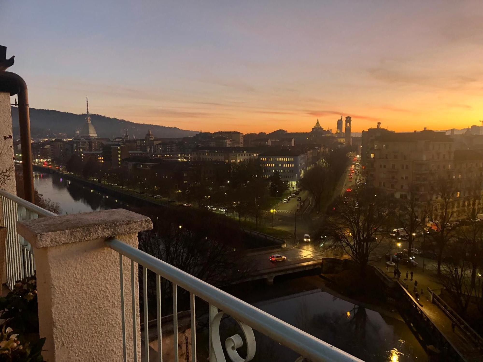 Attico Ellen Terrazza Con Vista Apartment Turin Exterior photo